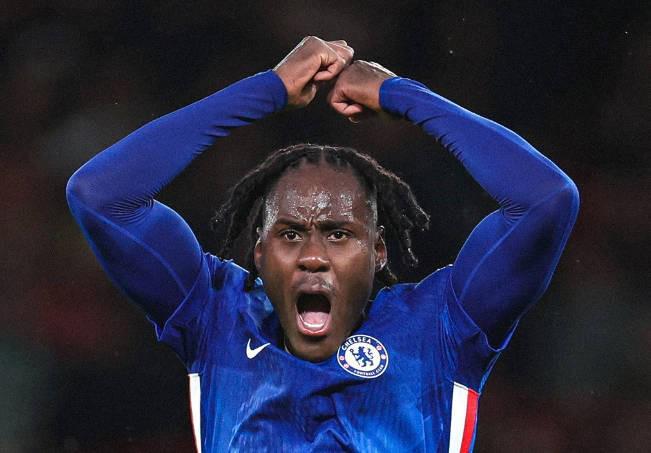 查洛巴问答：在足球界第一个朋友是芒特；第一件球衣是大罗的